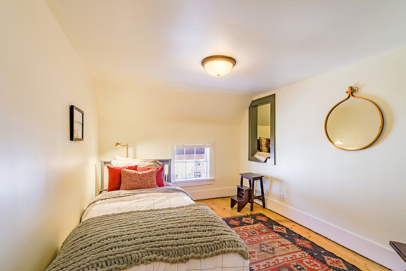 84 Miller St 30