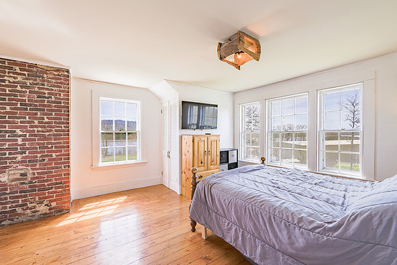 1087 North Main St Winterport 32