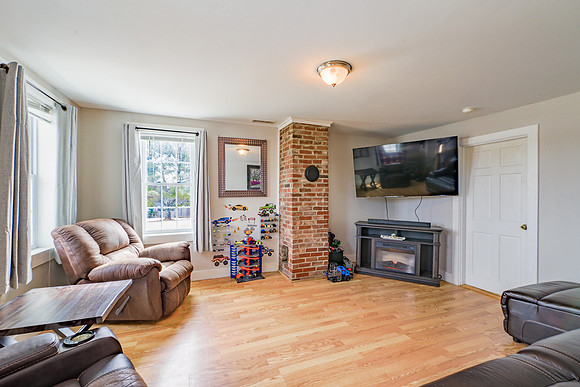 165 Stream Rd 08