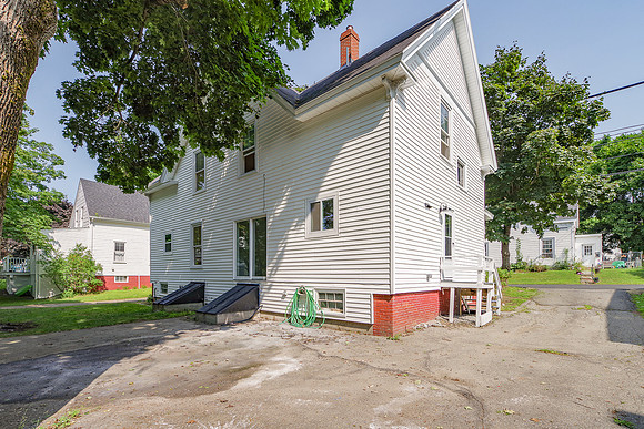20 Maple St 19